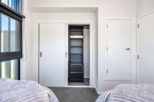 Hutt Central | Dreamcatcher Cottage 2BR