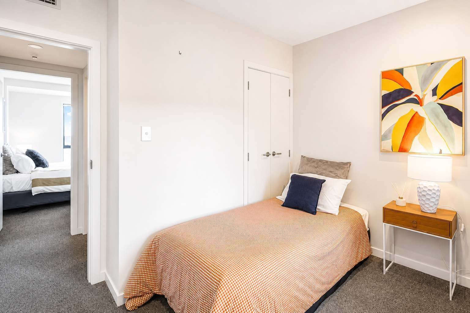 Iron/ironing board, WiFi, bed sheets