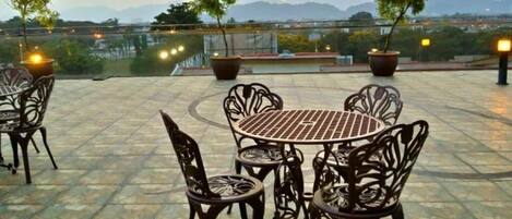 Khu ẩm thực ngoài trời