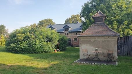 屋外ダイニングエリア. Cozy 2-room apartment in the countryside