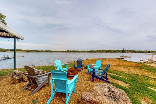 The Fishing Hole: Lake Life Retreat!