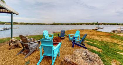 The Fishing Hole: Lake Life Retreat!