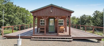 1BR Cabin on Farm w/ Fire Pit, Pond & Treehouse
