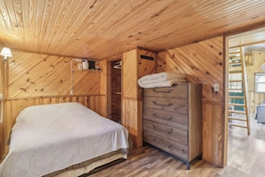 1 dormitorio, tabla de planchar con plancha, Internet y ropa de cama