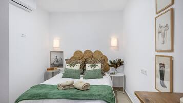 Een strijkplank/strijkijzer, wifi, beddengoed, rolstoeltoegankelijk