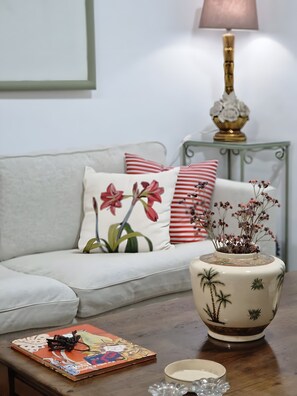 Living area - Apartment 'Palo Cortado 16' with Private Terrace, Wi-Fi and Air Conditioning (Jerez de la Frontera)