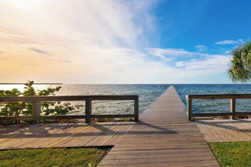 Dolphin & Manatee Cove Condo: Beach Access + More!