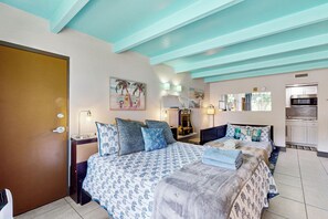 Iron/ironing board, Internet, bed sheets, wheelchair access - Dolphin & Manatee Cove Condo: Beach Access + More! (Ruskin)