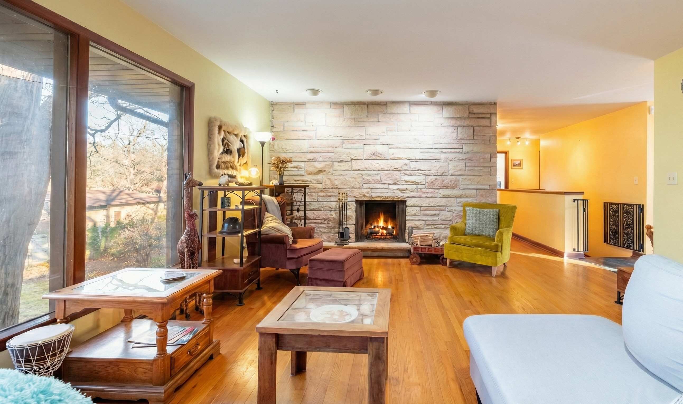 Smart TV, fireplace, video games, ping pong