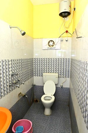 Quarto casal luxo | Banheiro | Chuveiro, produtos de toalete grátis, toalhas de banho, sabonete