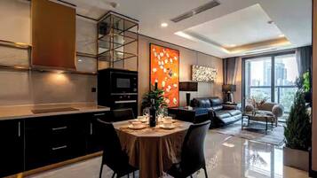 Presidential Suite, 2 Bedrooms, Club lounge access, City View | In-room dining