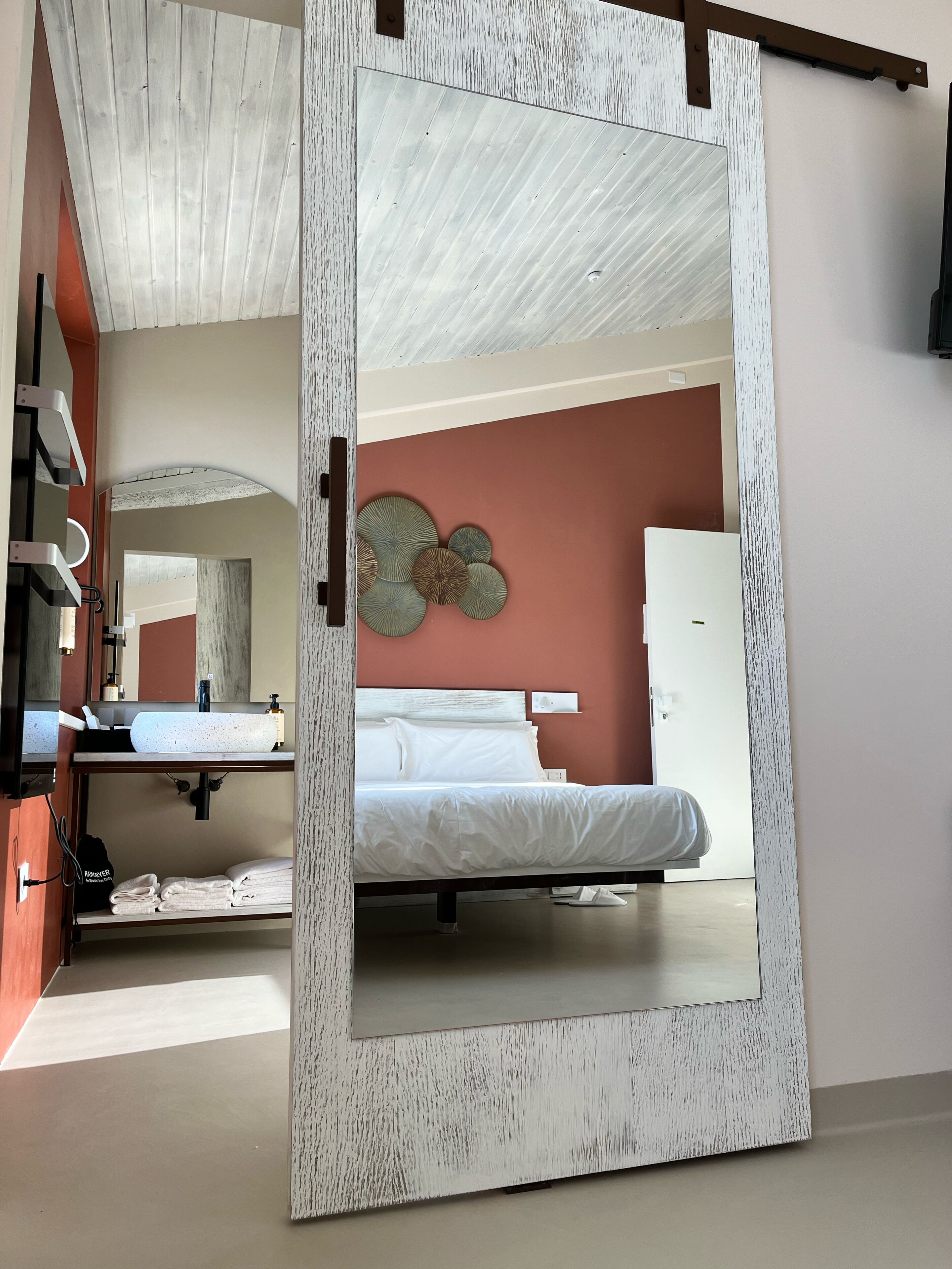 Caja de seguridad en la habitación, escritorio y cortinas blackout 