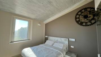 Deluxe Double Room, Hill View | In-room safe, desk, blackout curtains, soundproofing