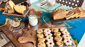 Free daily buffet breakfast