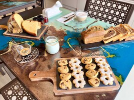 Free daily buffet breakfast