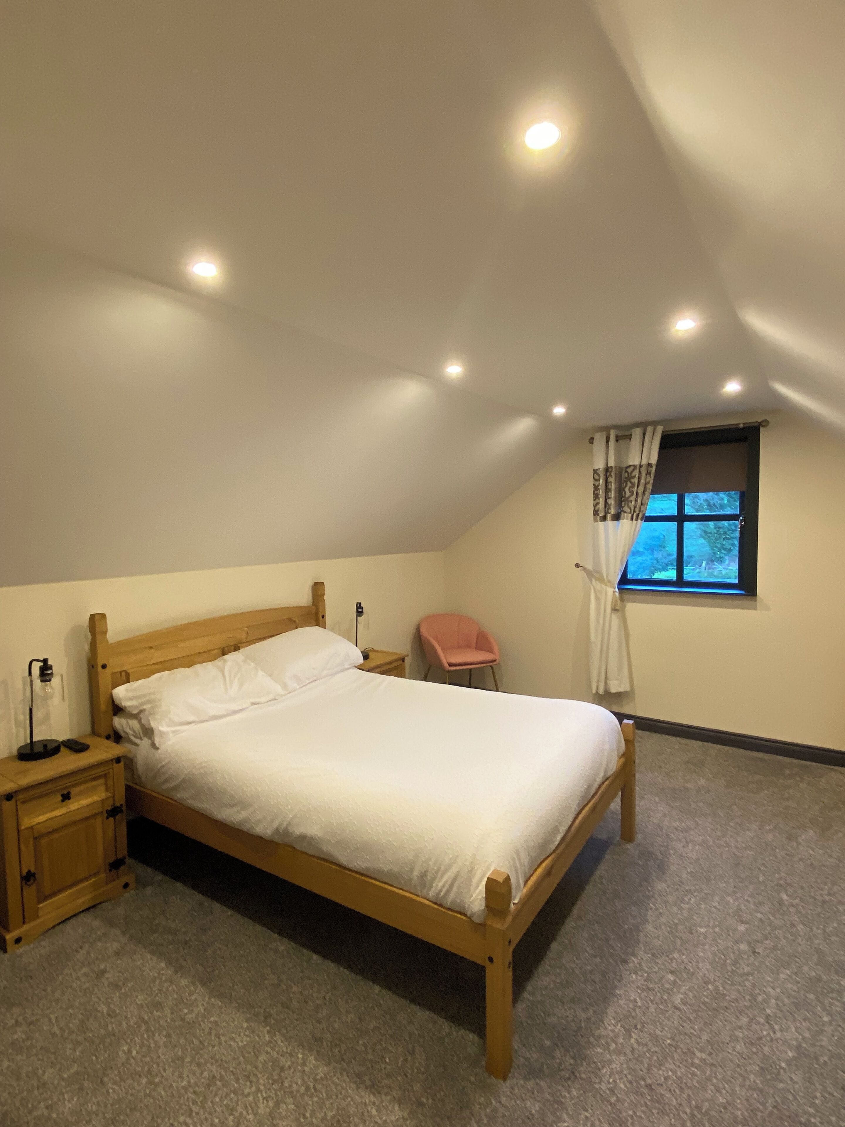 Travel cot, WiFi, bed sheets