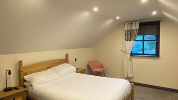 Travel cot, WiFi, bed sheets