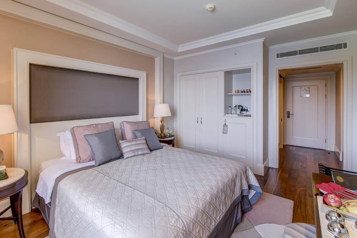 Habitación doble económica | Artículos del minibar gratis, wifi gratis y ropa de cama