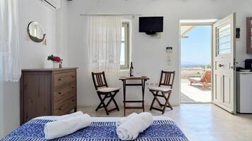 1 bedroom, travel cot, free WiFi, bed sheets