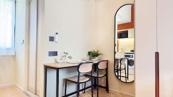 尊貴雙床房 | 書桌、免費 Wi-Fi