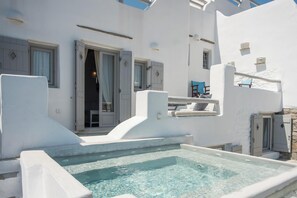 Outdoor spa tub - Villa Pathos, Apleton Villas Paros (Paros)