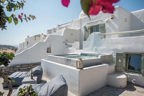 Outdoor spa tub - Villa Zoe, Apleton Villas Paros (Paros)