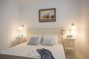Iron/ironing board, travel crib, free WiFi, bed sheets - Villa Zoe, Apleton Villas Paros (Paros)
