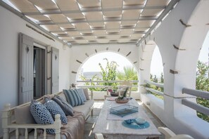 Outdoor dining - Villa Filoxenia, Apleton Villas Paros (Paros)