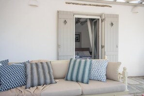 Iron/ironing board, travel cot, free WiFi, bed sheets - Villa Filoxenia, Apleton Villas Paros (Paros)