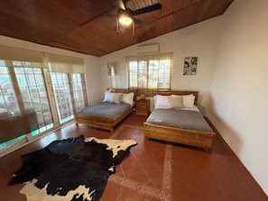 3 bedrooms, iron/ironing board, WiFi (free), bed sheets - 🌴 Private Beachfront Oasis in Playa Malibu 🌊 (Provincia de Panamá Oeste)