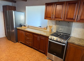 Coffee/tea maker, fridge, microwave, oven - 🌴 Private Beachfront Oasis in Playa Malibu 🌊 (Provincia de Panamá Oeste)