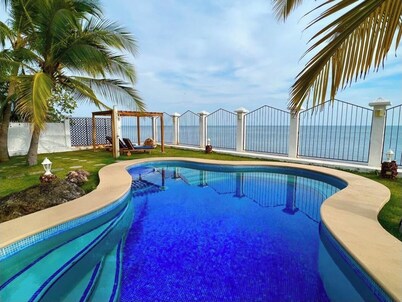 🌴 Private Beachfront Oasis in Playa Malibu 🌊