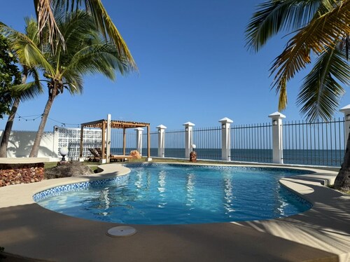 🌴 Private Beachfront Oasis in Playa Malibu 🌊