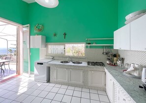 Villa, vista mare | Cucina privata