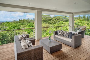 Property grounds - Enjoy ocean views, refined interiors, and an infinity pool that embodies Kauai’s tropical beauty. (Princeville)