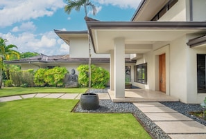 Exterior detail - Enjoy ocean views, refined interiors, and an infinity pool that embodies Kauai’s tropical beauty. (Princeville)