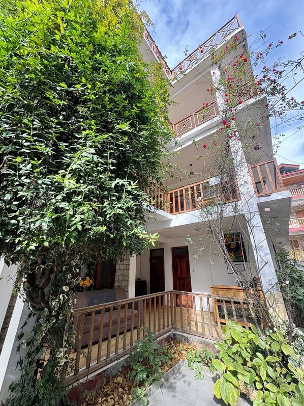 Front of property - Basera by Mountain Story (Manali)