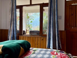 Deluxe Room, Mountain View | Free WiFi - Basera by Mountain Story (Manali)