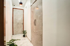 Lobby - Hotel Solaris Retreat By The Arrow (Delhi)