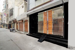 Front of property - Hotel Solaris Retreat By The Arrow (Delhi)