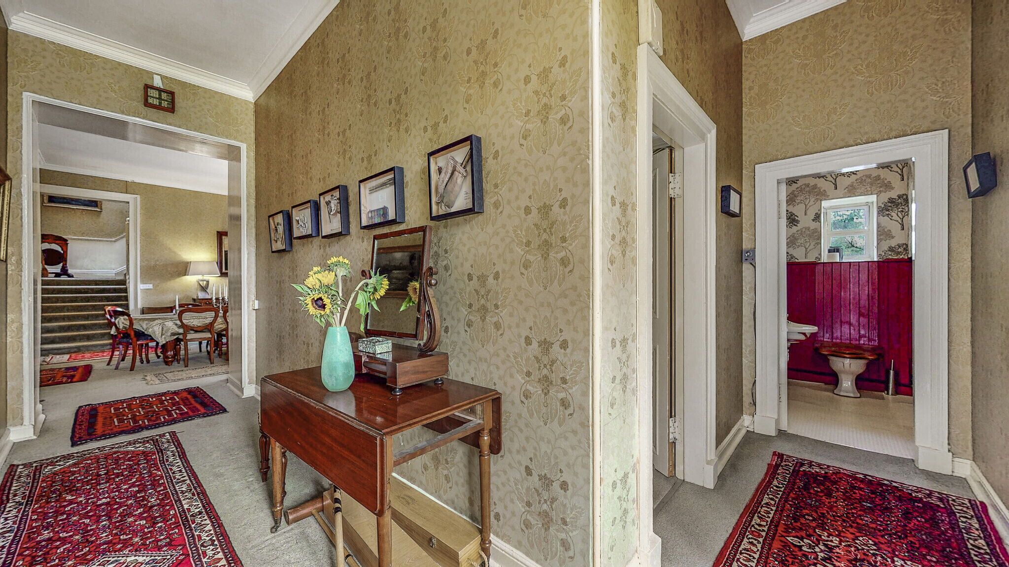 المنشأة من الداخل