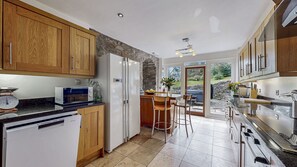 Réfrigérateur, micro-ondes, four, lave-vaisselle