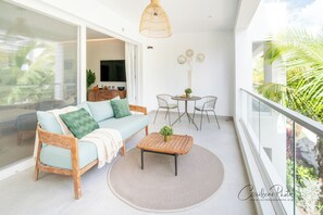 Outdoor dining - Aqua Esmeralda • Beachfront Apartment Martinica 202 (Dominicus)