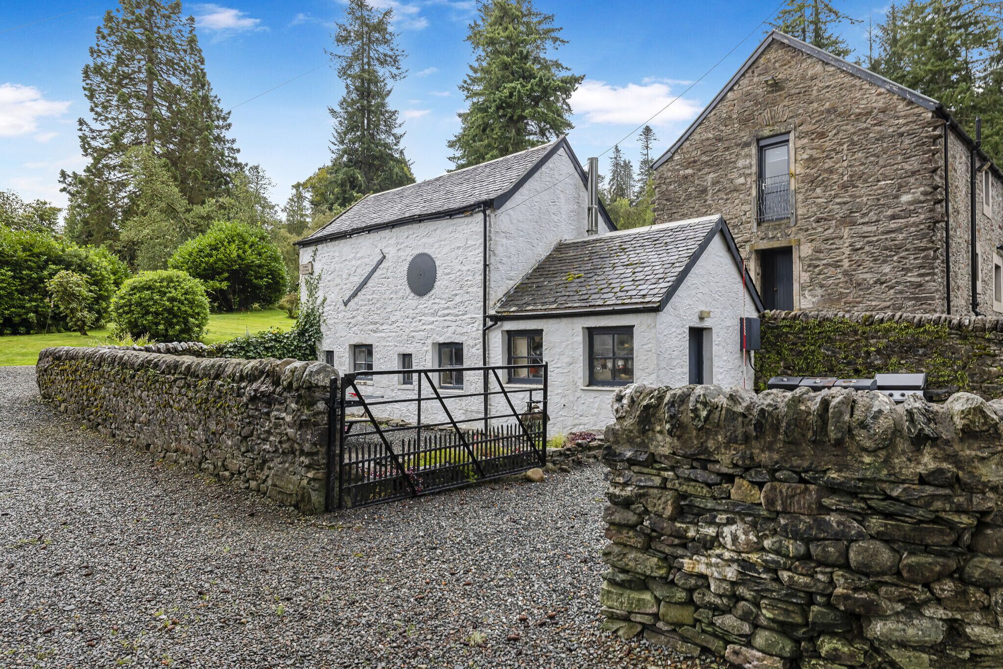 المنشأة من الخارج