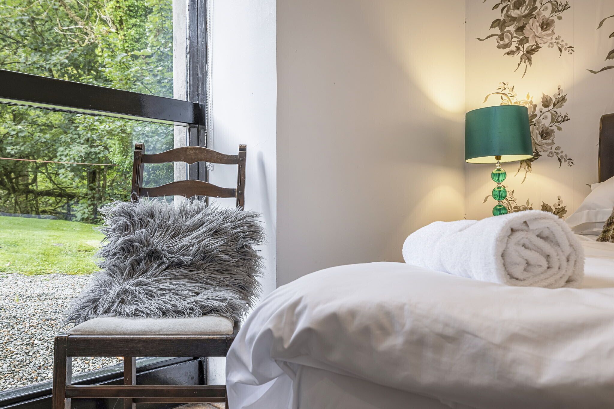 1 bedroom, bed sheets