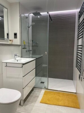 Luxury Apartment, Private Pool, Ocean View | Bilik Mandi | Kelengkapan dandanan diri mesra alam