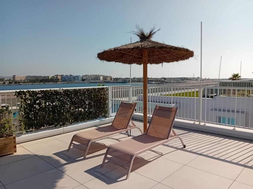 2 udendørs pools, gratis hytter, parasoller