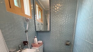 A bathroom with a toilet, sink, shower, and a mirror. - POOH_Serene studio with AC in charming Ewha Univ. (Seodaemun-gu,)