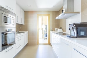 Fridge, microwave, oven, dishwasher - Intempo by Holuxe - 056 - 5th floor (Benidorm)