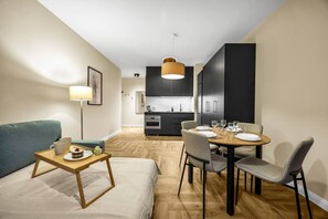 Dining - Konopacka Studio - 7th Floor, Trams - by Rentujemy (Warszawa)